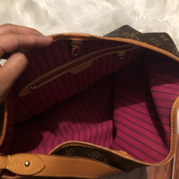 LOUIS VUITTON Handbag 👜 - Picture 8 of 8